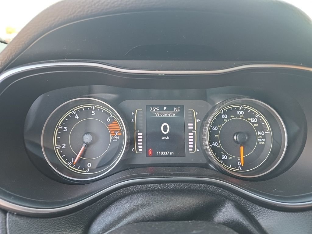 Used 2019 Silver Jeep Latitude image 19