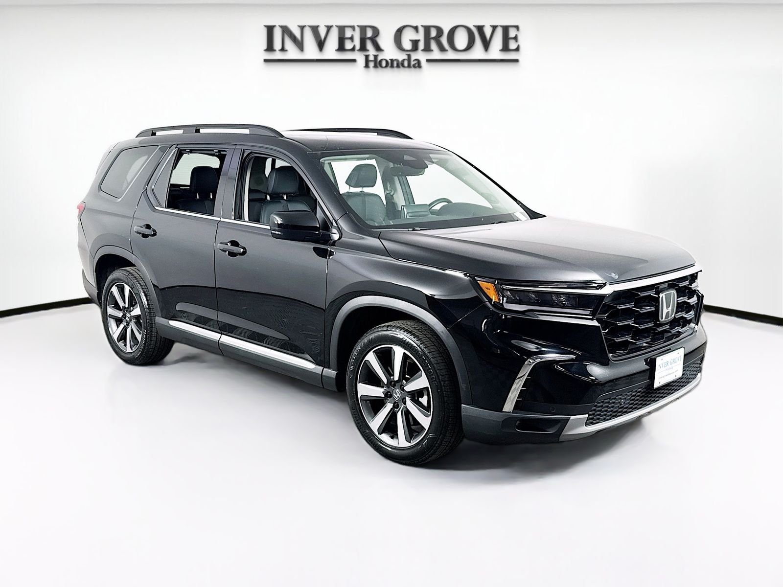 Used 2025 Crystal Black Pearl Honda Touring image 3