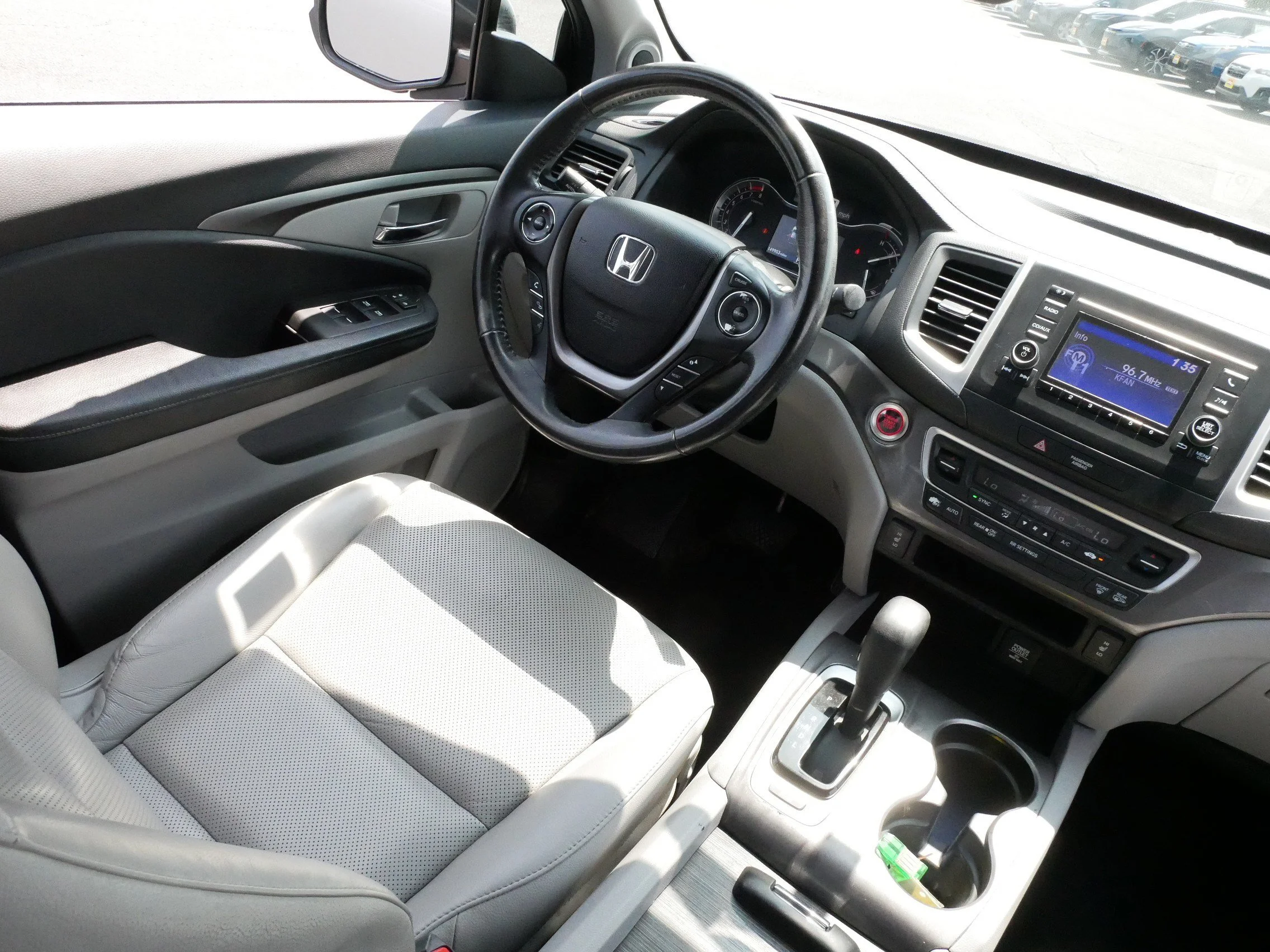 Used 2018 Lunar Silver Metallic Honda RTL image 9
