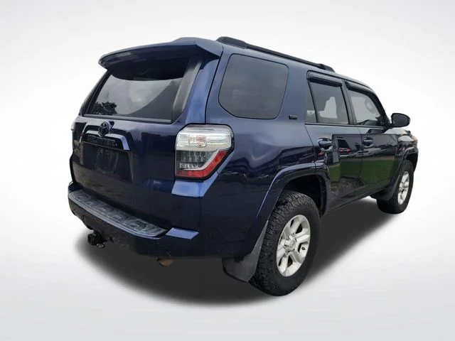 Used 2015 Blue Toyota SR5 image 2
