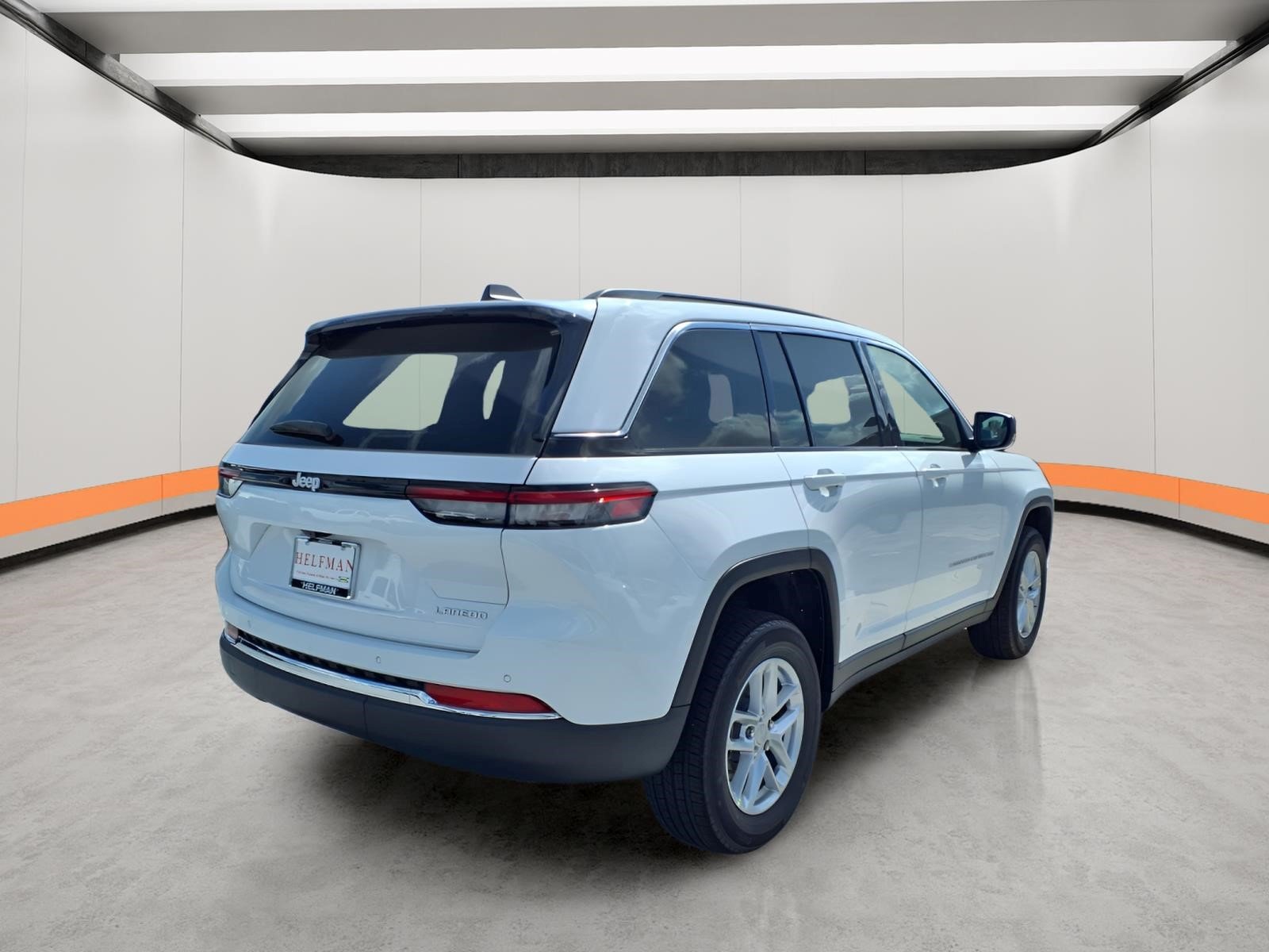 New 2026 Bright White Clear-Coat Exterior Paint Jeep Laredo X image 4