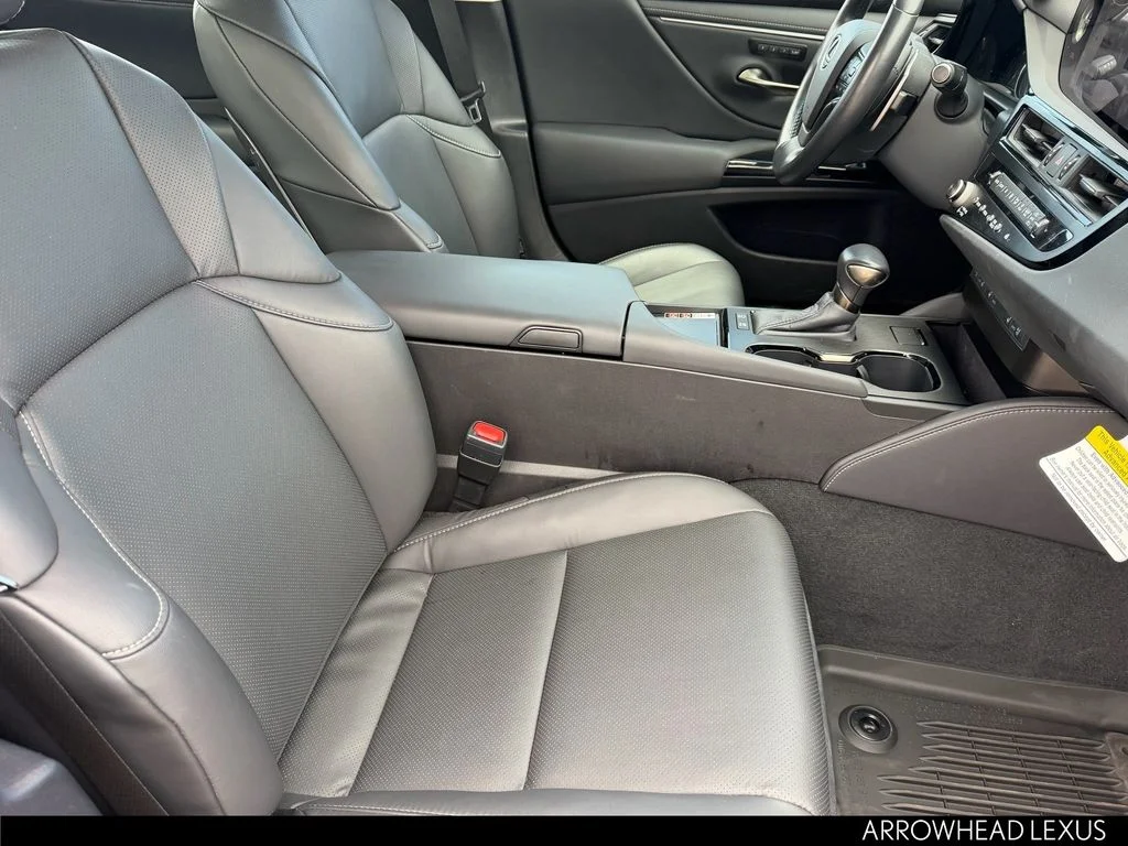 Used 2025 Silver Lexus 300h image 12