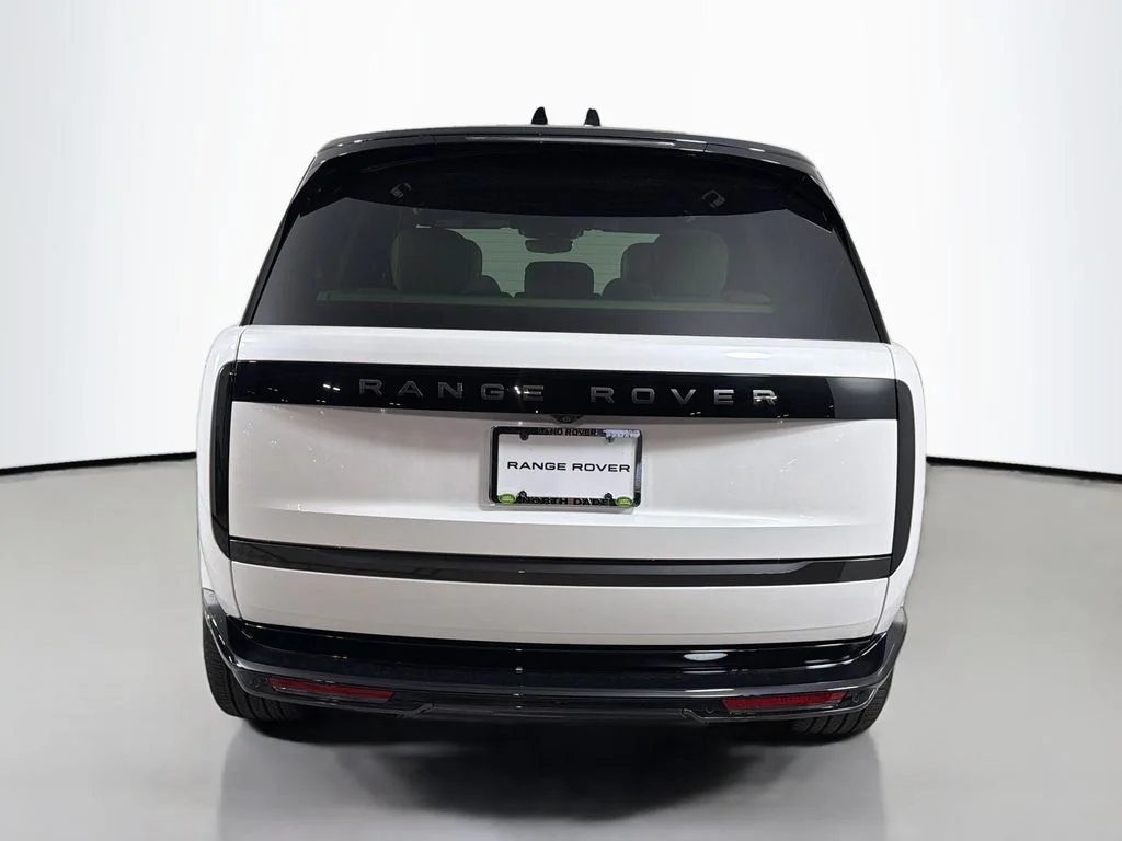 New 2026 Ostuni Pearl White Land Rover SE image 6