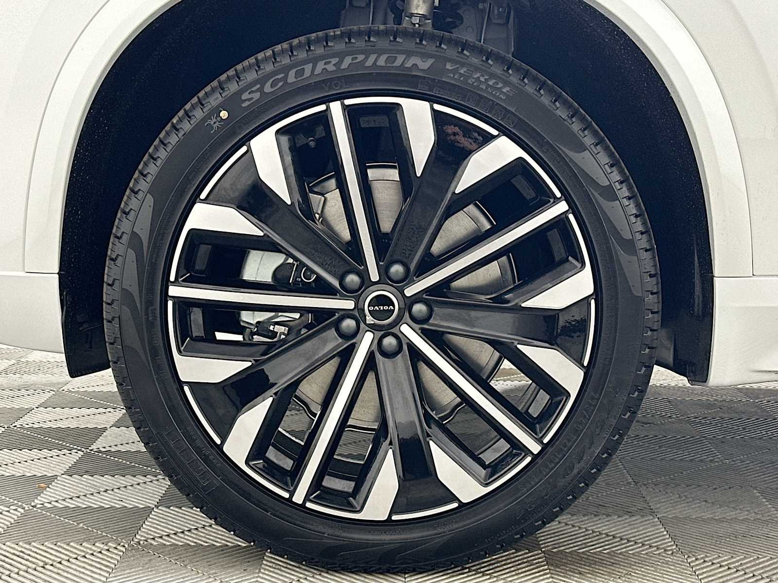 New 2026 Crystal White Volvo Core image 31