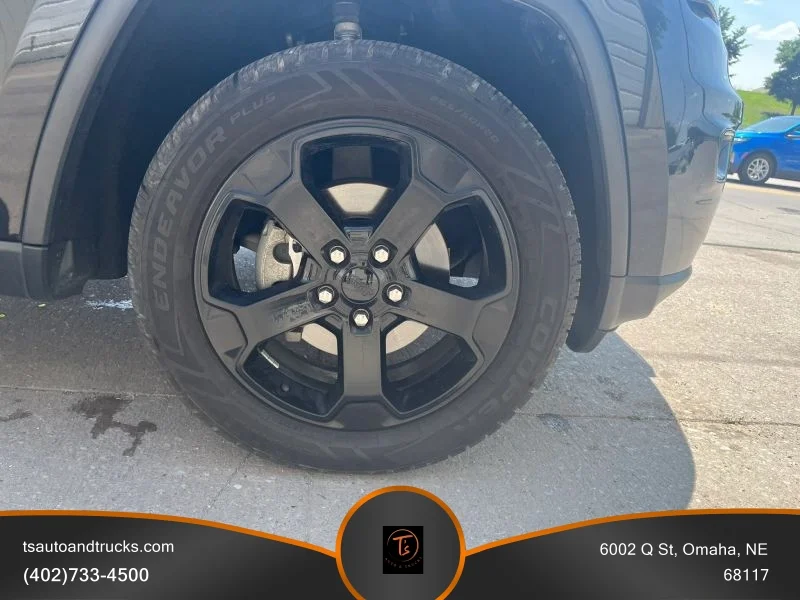 Used 2019 Black Jeep Upland Sport Utility 4D image 12