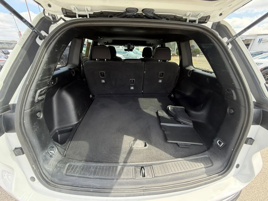 Used 2025 White Jeep Laredo X image 19
