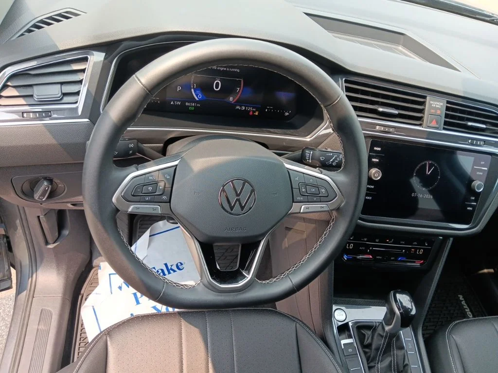 Used 2023 Platinum Gray Metallic Volkswagen 2.0T SE image 15
