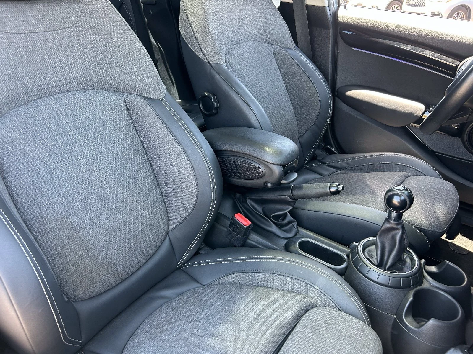 Used 2016 White Silver Metallic MINI S image 11