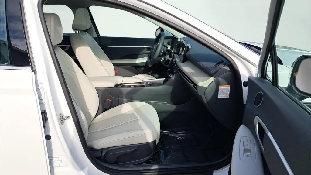 Used 2026 White Hyundai SEL image 14