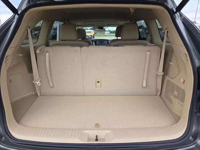 Certified Used 2017 ALUMINA JADE METAL Toyota  image 30