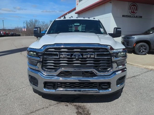 New 2026 Bright White Clear-Coat Exterior Paint RAM Tradesman image 3