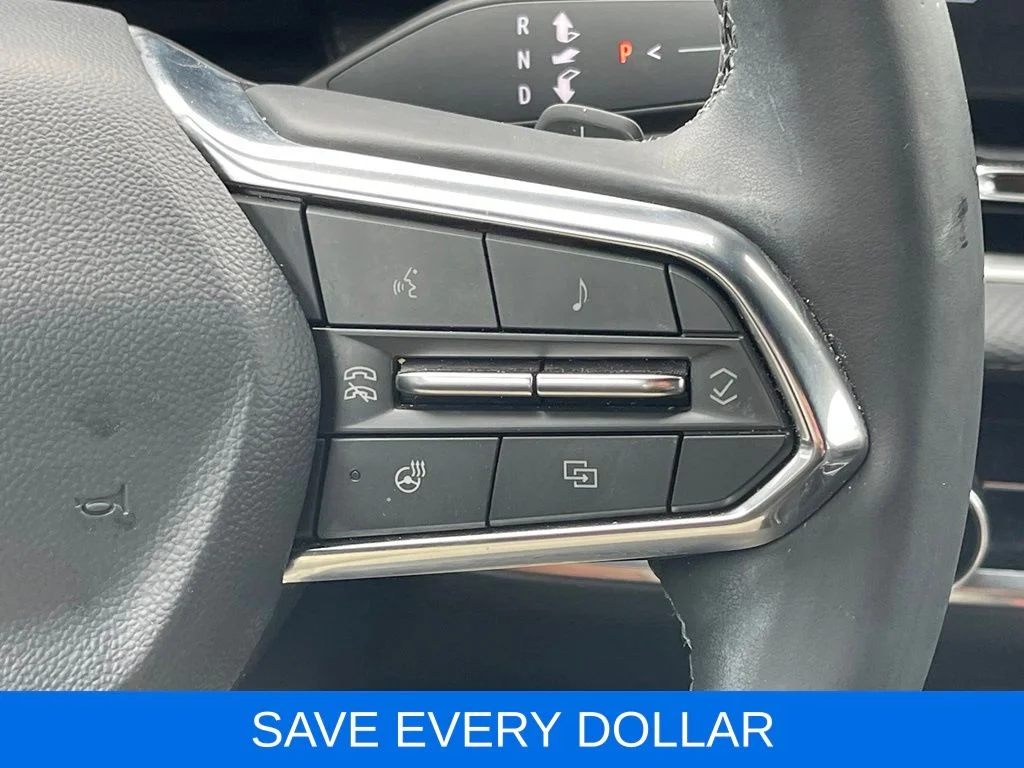 Used 2025 White Chevrolet LT image 17