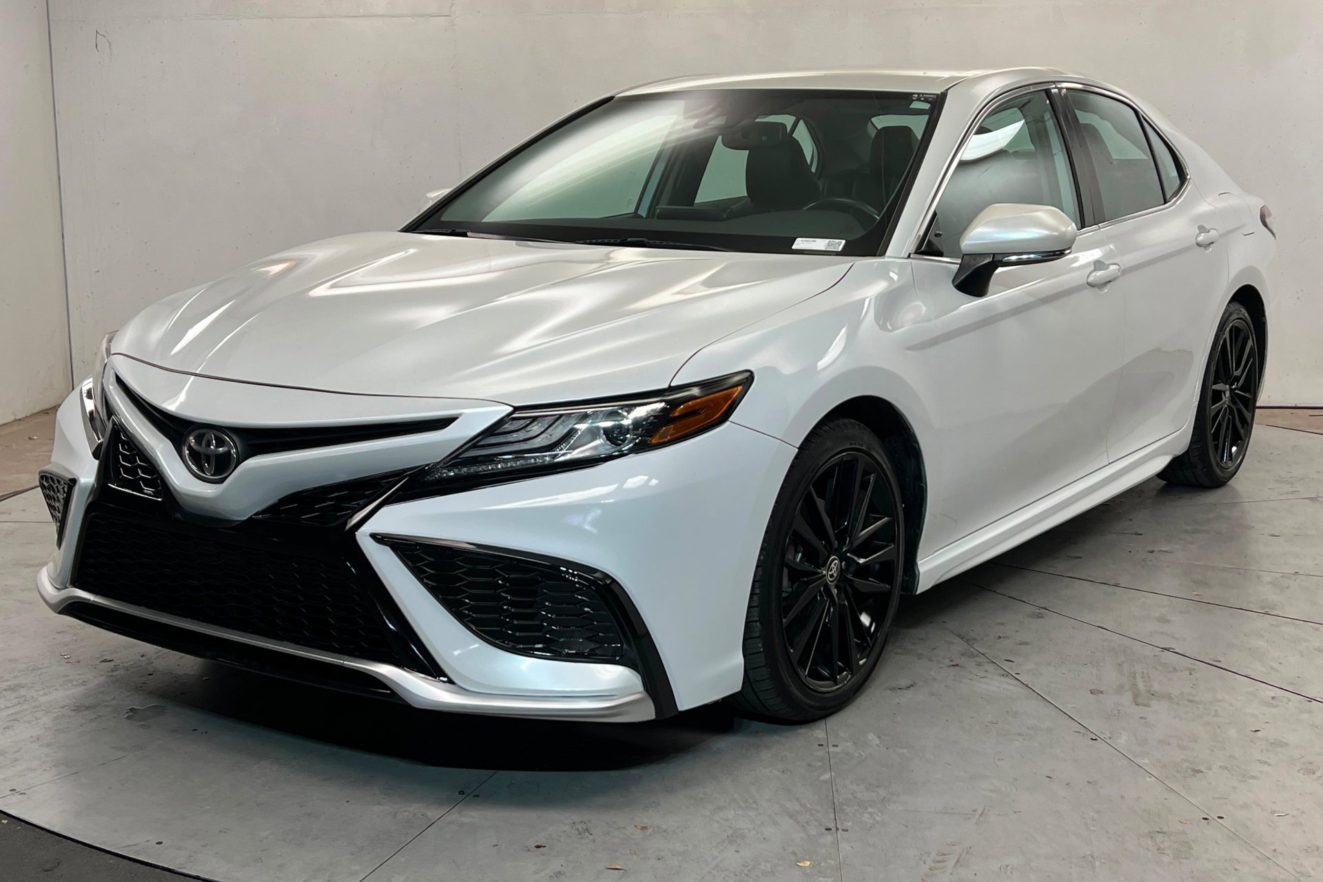 Used 2021  Toyota XSE image 1