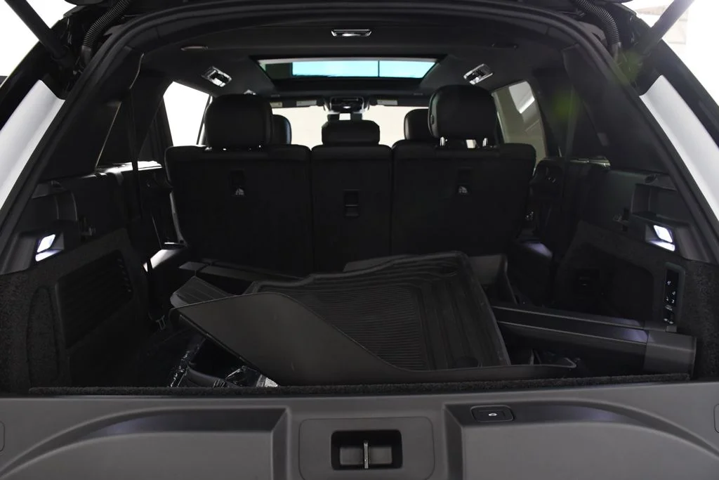 New 2026 Fuji White Land Rover SE image 23