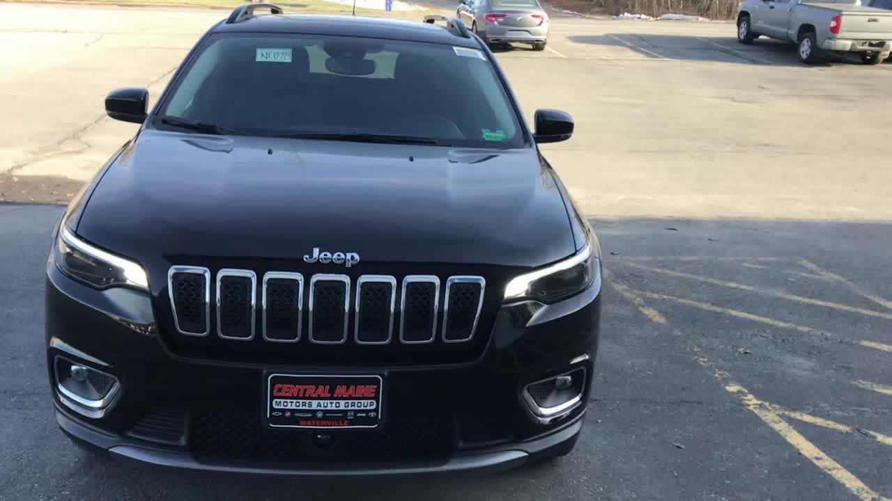Used 2022 Diamond Black Crystal Pearlcoat Jeep Limited image 3