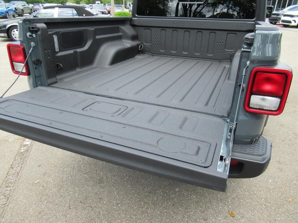 New 2026 Anvil Clear-Coat Exterior Paint Jeep Sport S image 31