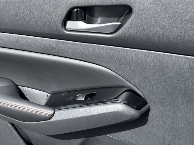 2025 Nissan Altima SR - Photo 13