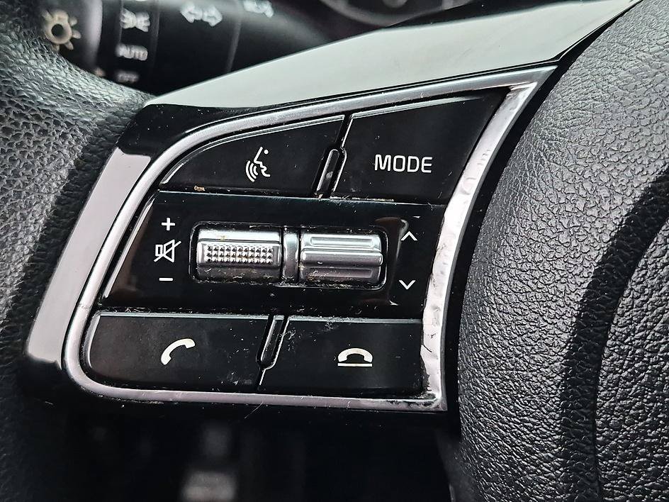 Used 2020 Horizon Blue Kia LX image 16