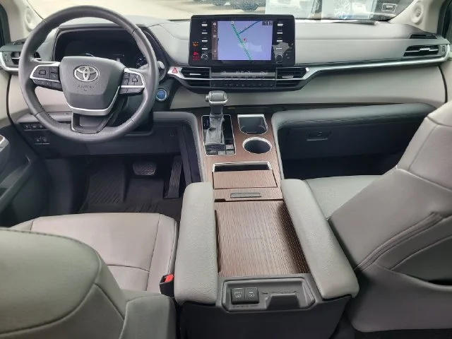 Certified Used 2021  Toyota XLE image 16