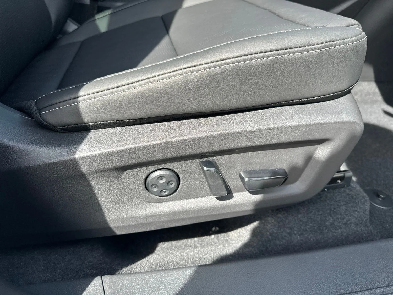 New 2026 Everest White Pearl TriCoat / Super Black Two-tone Nissan Platinum image 31