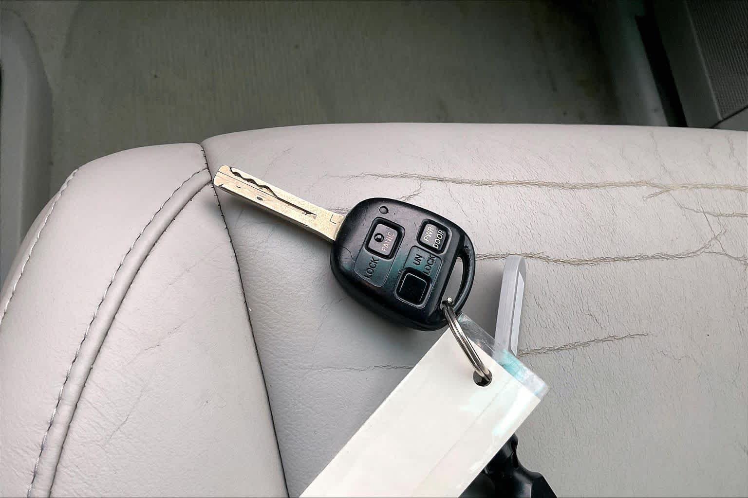 Used 2008 Crystal White Lexus  image 14