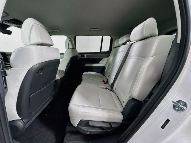 New 2027 White Hyundai SE FWD image 37