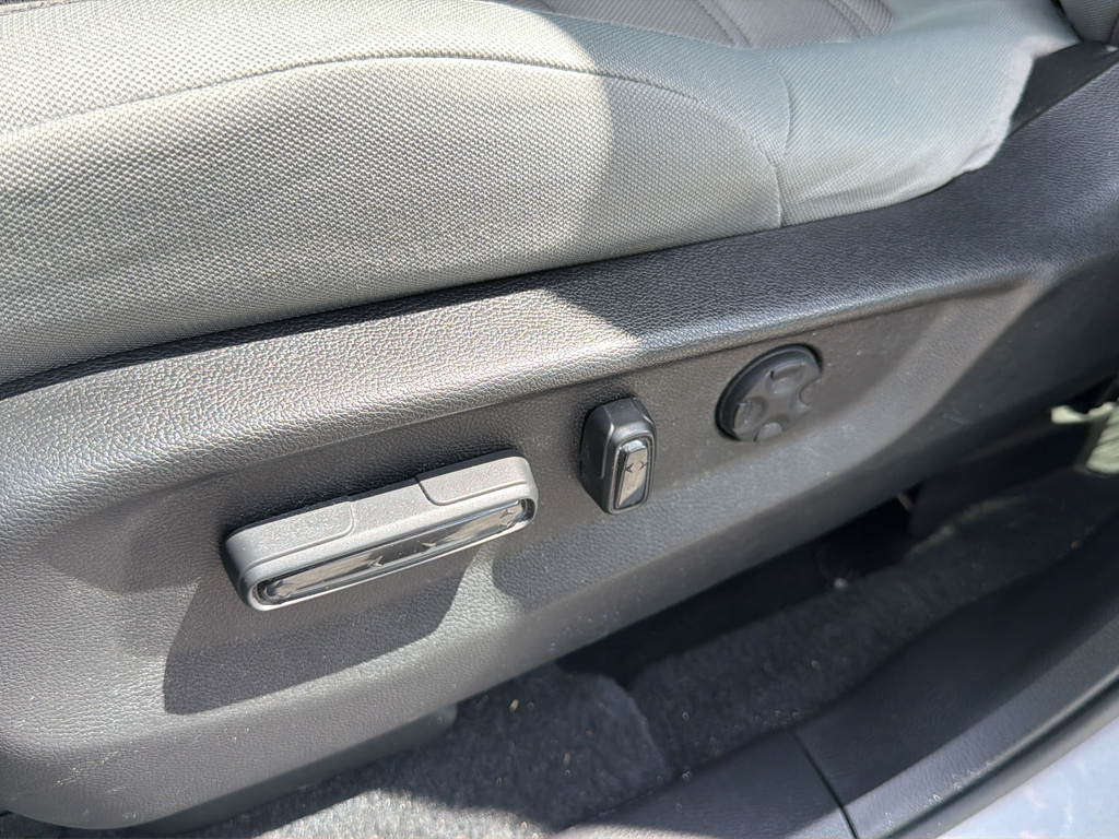 Used 2022 Silver Honda EX image 17