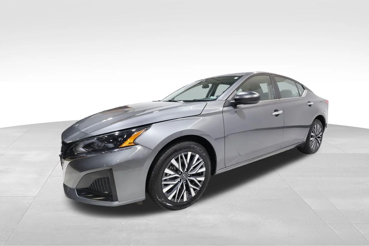 Used 2025 Gray Nissan 2.5 SV image 8