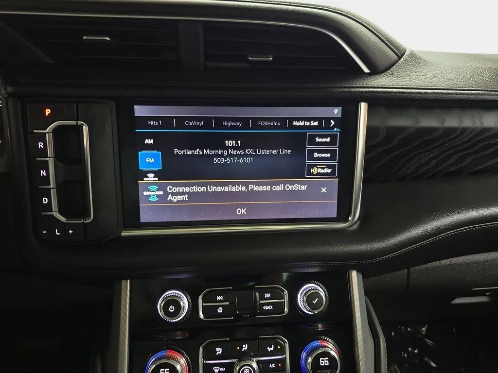 Used 2021 White GMC Denali image 23