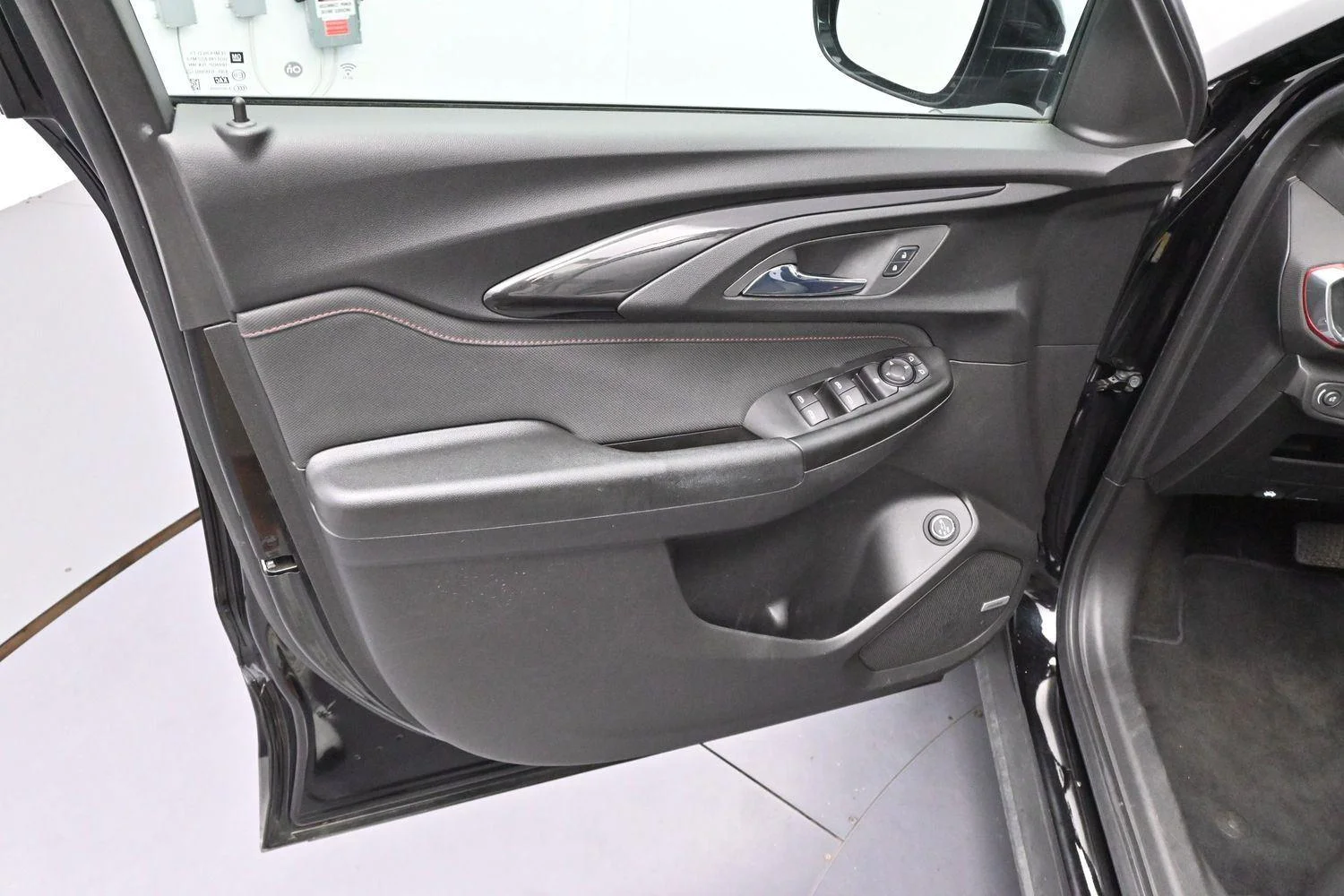 Used 2022 Mosaic Black Metallic Chevrolet RS image 9