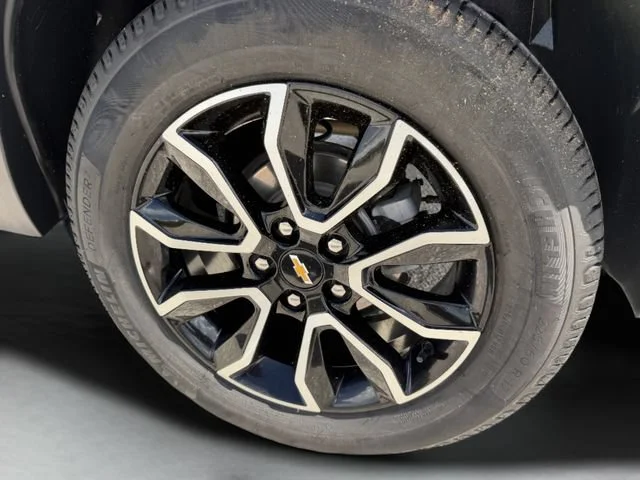 Used 2023 SUMMIT WHITE Chevrolet ACTIV image 30