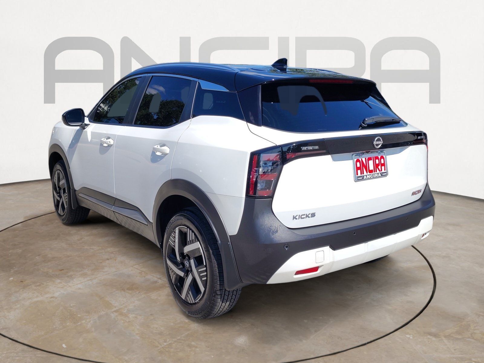 Certified Used 2026 Aspen White Tricoat/Super Black Nissan SV image 9