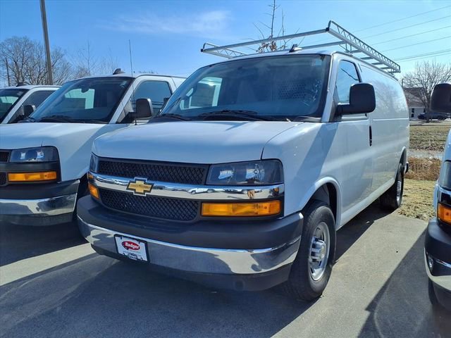New 2025 Summit White Chevrolet WT image 31