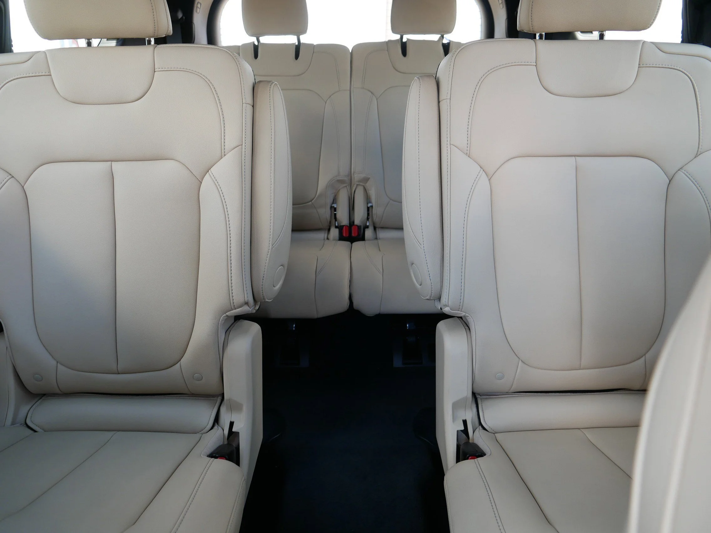 Used 2024 Silver Zynith Jeep Limited image 13