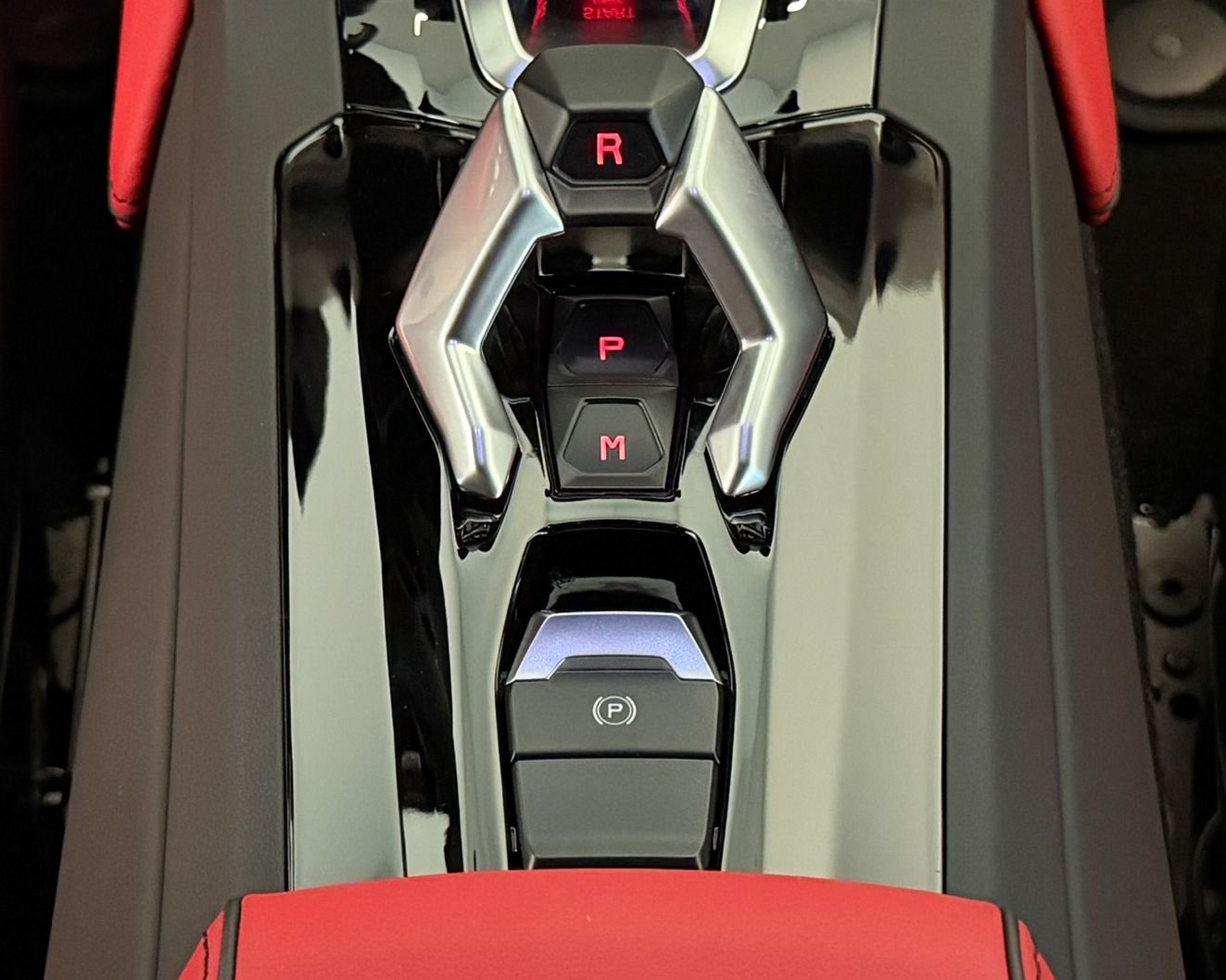 Used 2022  Lamborghini Base image 29