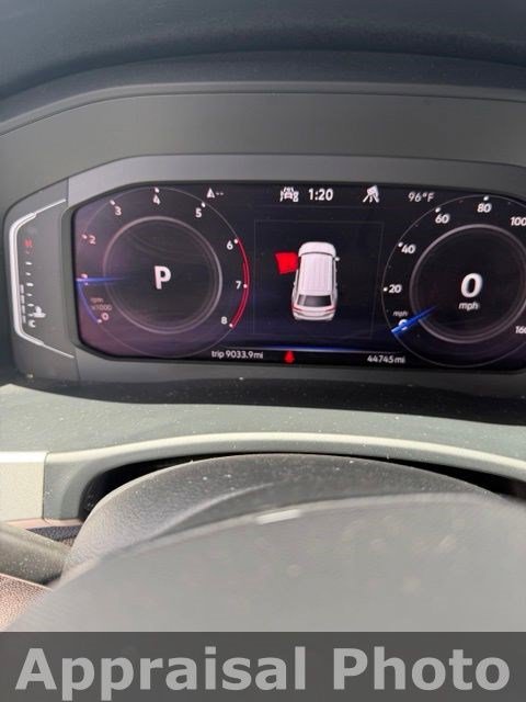 Used 2022 Deep Black Pearl Effect Volkswagen 3.6L V6 SE with Technology image 10