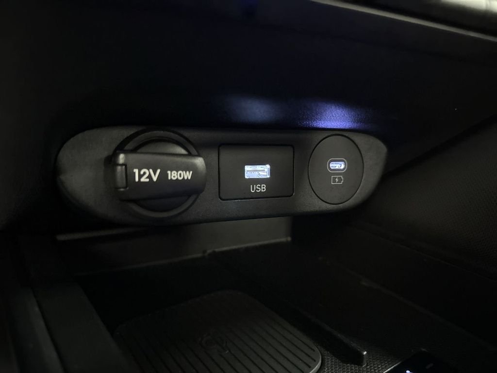 Used 2025 White Hyundai SEL Convenience image 30