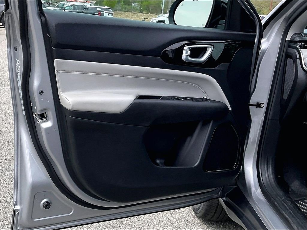 Used 2022 Silver Jeep Limited image 9