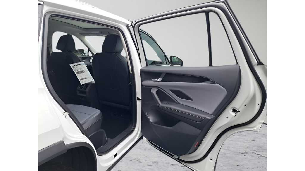 New 2025 White/off-white Volkswagen 2.0T SE image 23