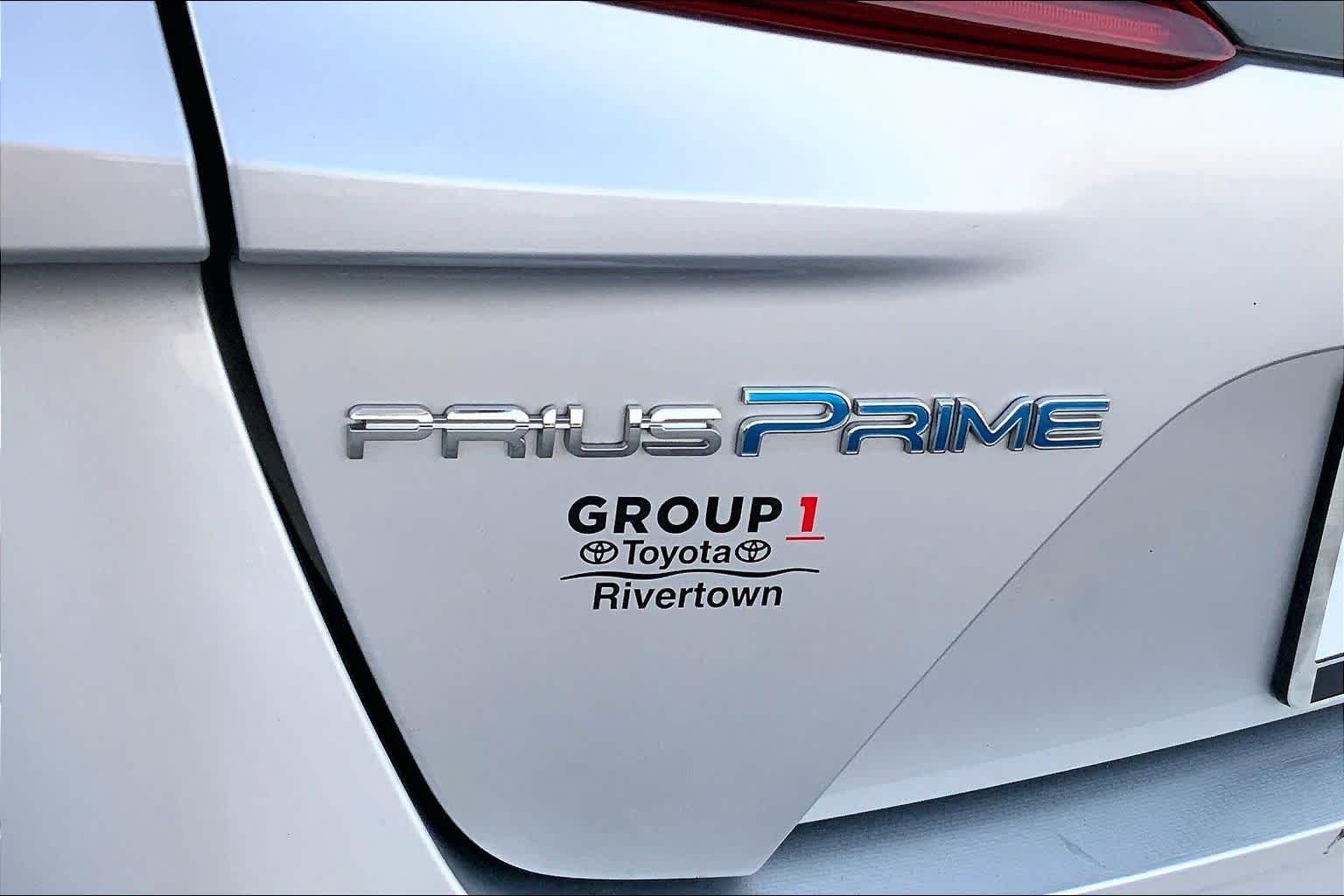 Used 2021 Classic Silver Metallic Toyota XLE image 30