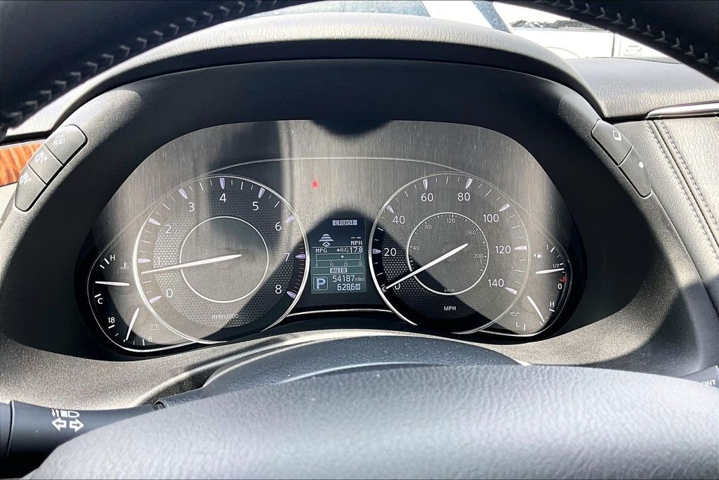 Used 2019 White Nissan Platinum image 11