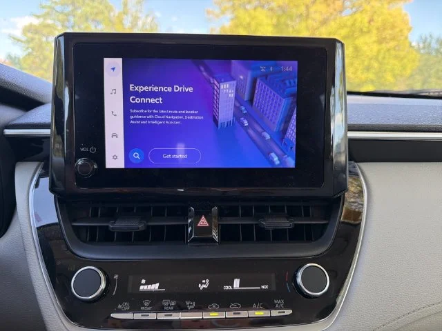 Used 2024  Toyota L image 18