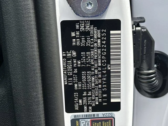 Used 2023 White Kia S image 34