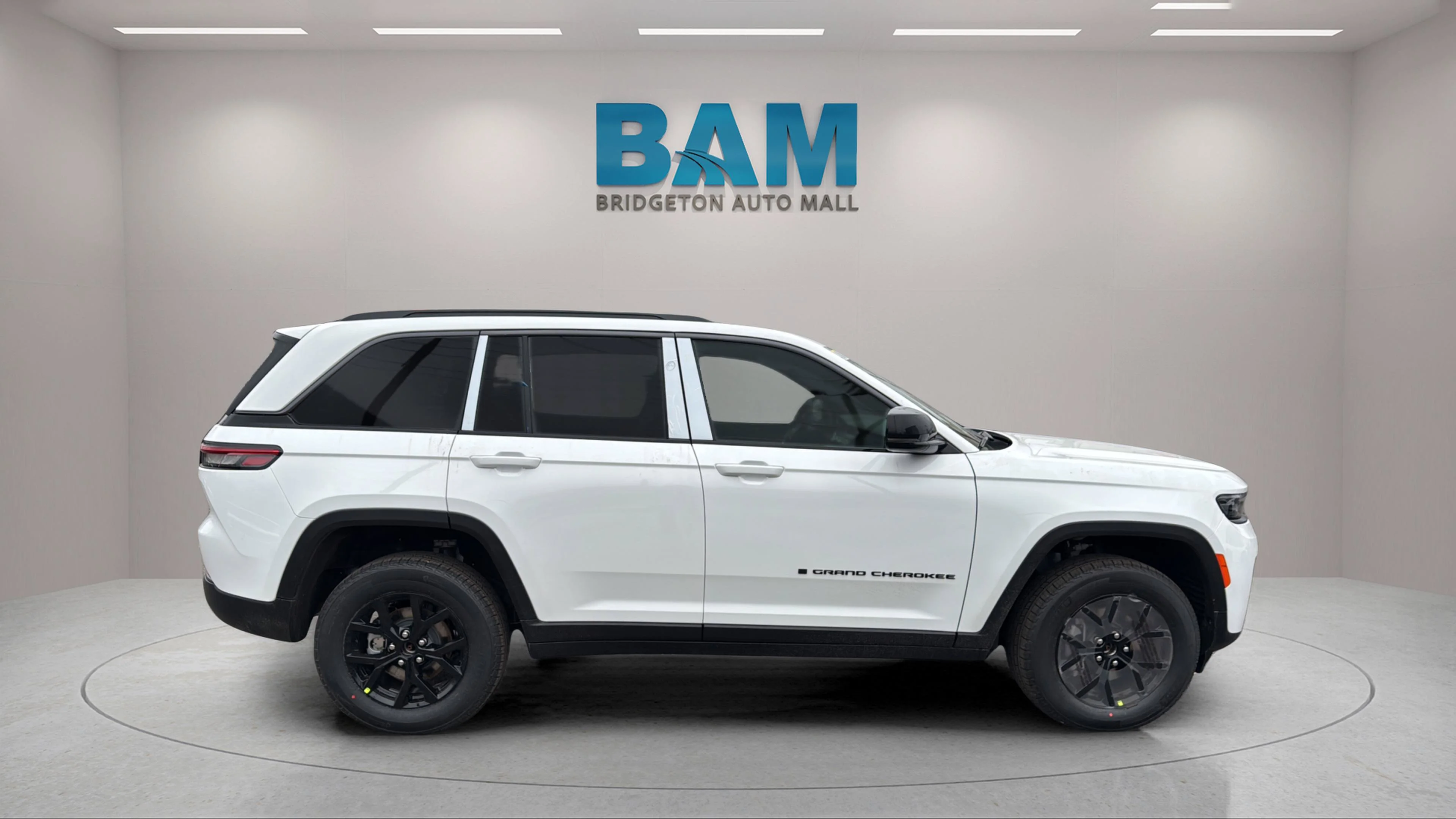 New 2026 Bright White Clear-Coat Exterior Paint Jeep Laredo Altitude image 8