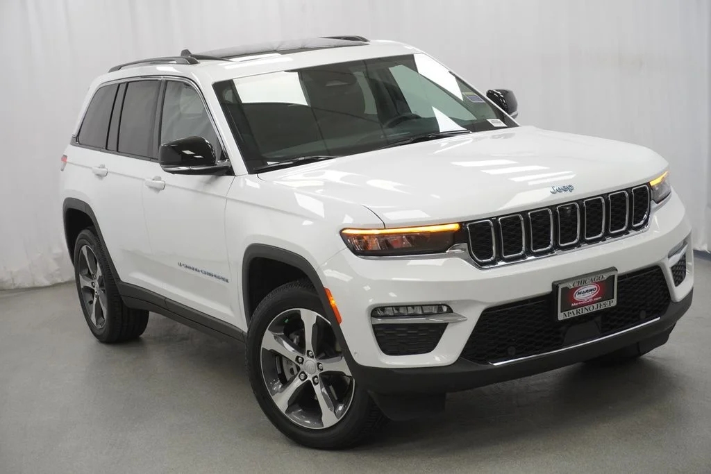 Used 2022 White Jeep 4xe image 10