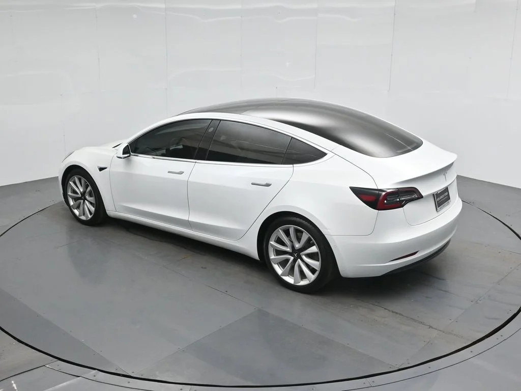 Used 2020  Tesla Standard Range Plus image 37