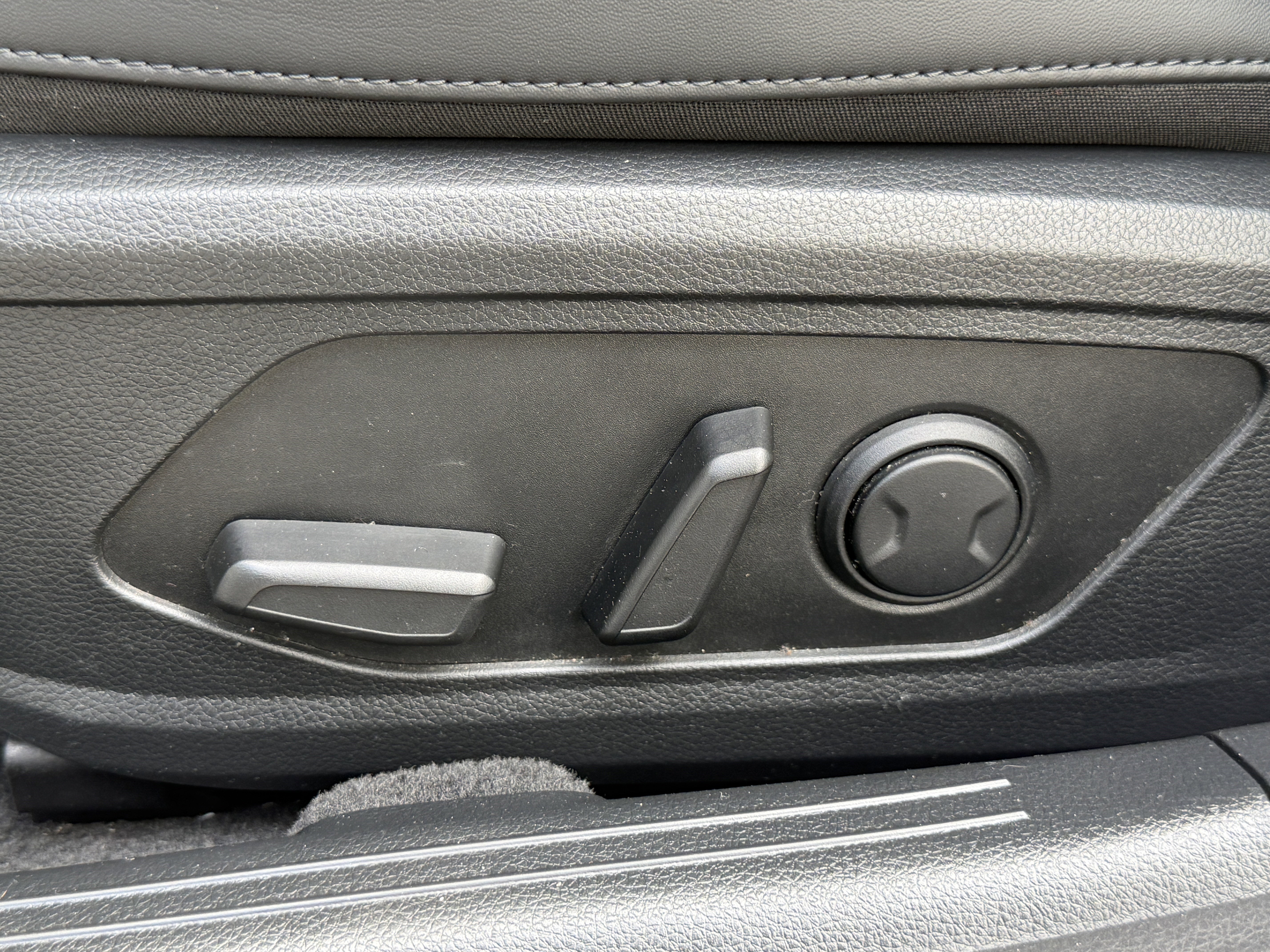 Certified Used 2025 Snow White Pearl Kia GT-Line image 16