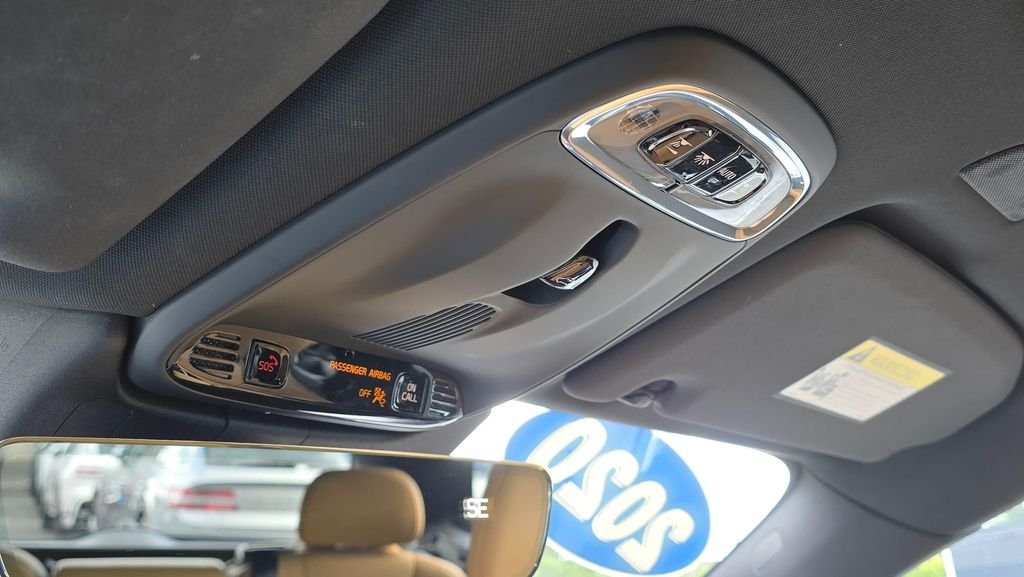 Used 2020 White Volvo T5 Inscription image 34