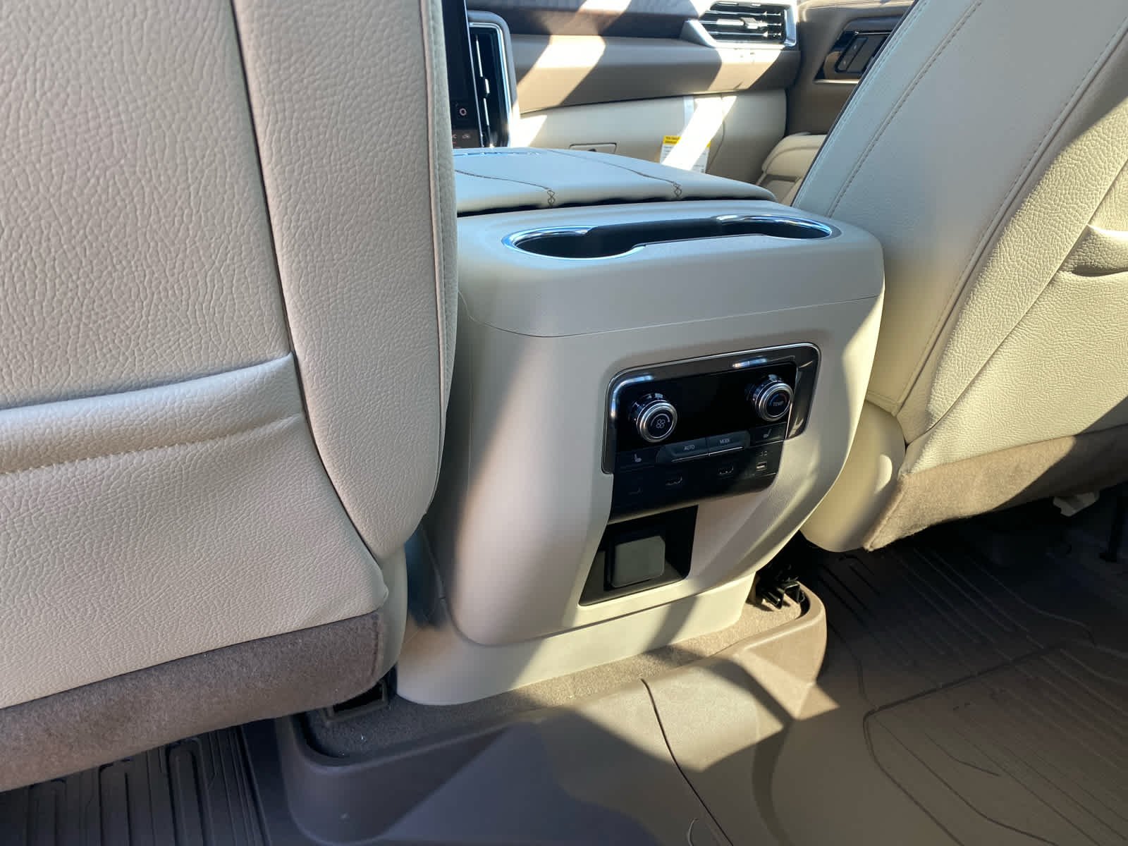 2026 GMC Yukon XL Denali - Photo 22