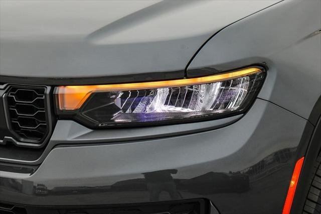 New 2026 Baltic Gray Metallic Clear-Coat Exterior Paint Jeep Laredo image 5